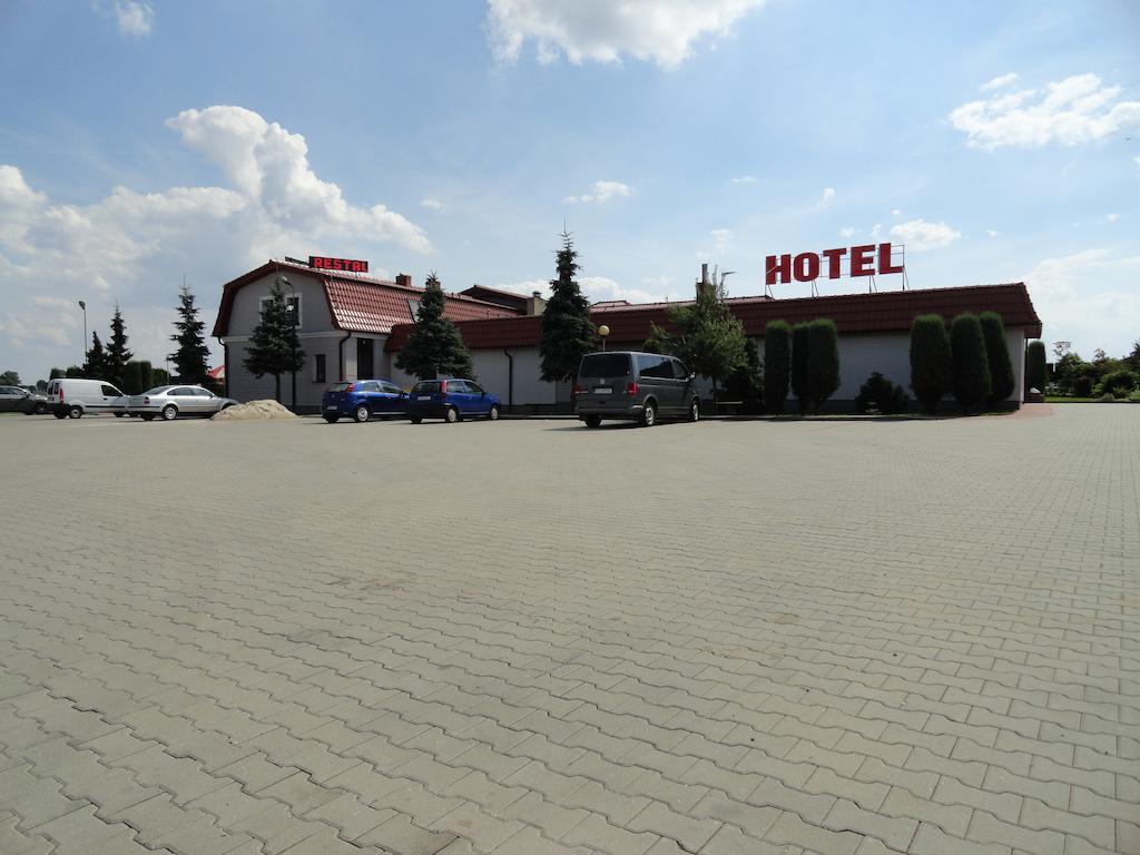 Hotel Wielkopolanka Sroda Wielkopolska Exterior photo