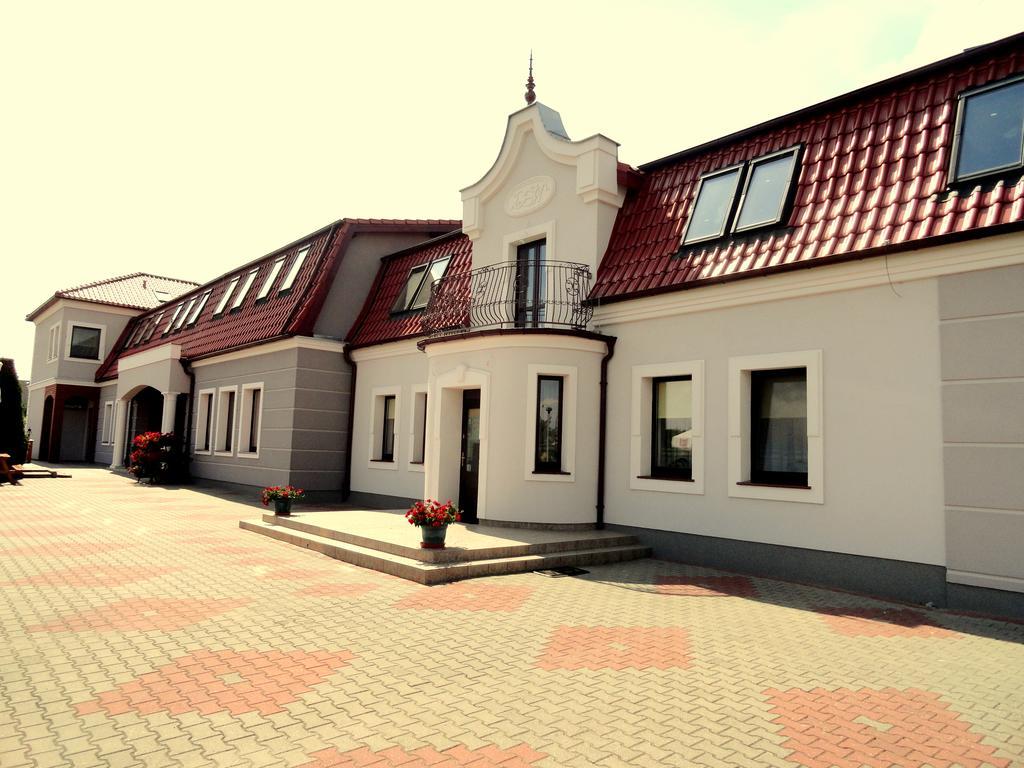 Hotel Wielkopolanka Sroda Wielkopolska Exterior photo