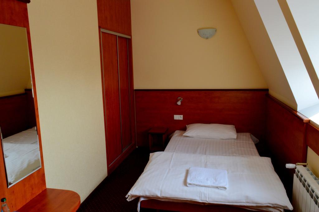 Hotel Wielkopolanka Sroda Wielkopolska Exterior photo